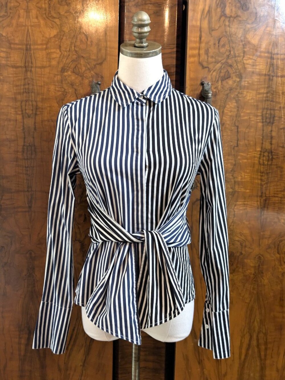 Walter Baker Connie Striped Tie-Front Button-Down Shirt XS Navy / Black Stripes